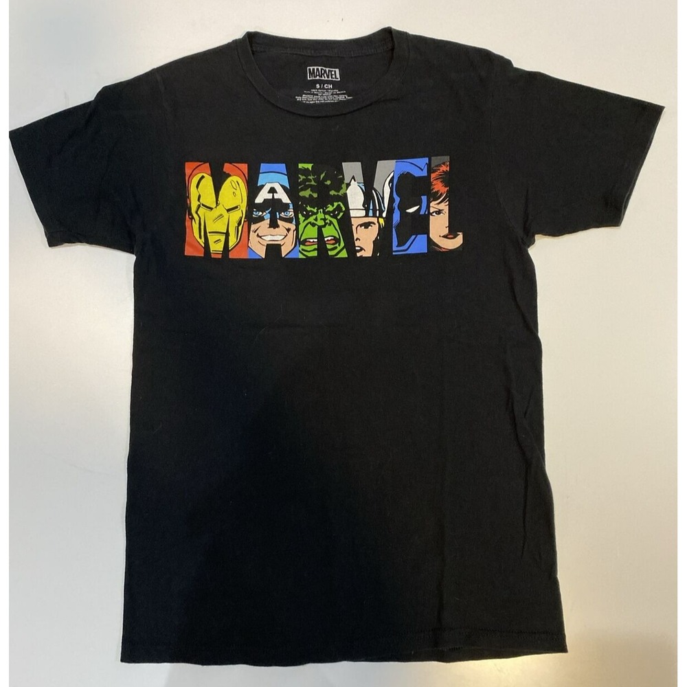 Marvel T-Shirt Back With the Colored Marvel Logo made of the Avengers - Small